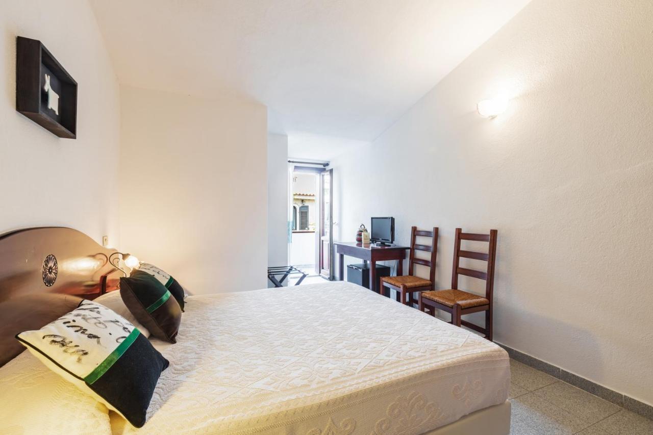 S'ortale Con Parcheggio Interno E Ristorante All'aperto Orosei