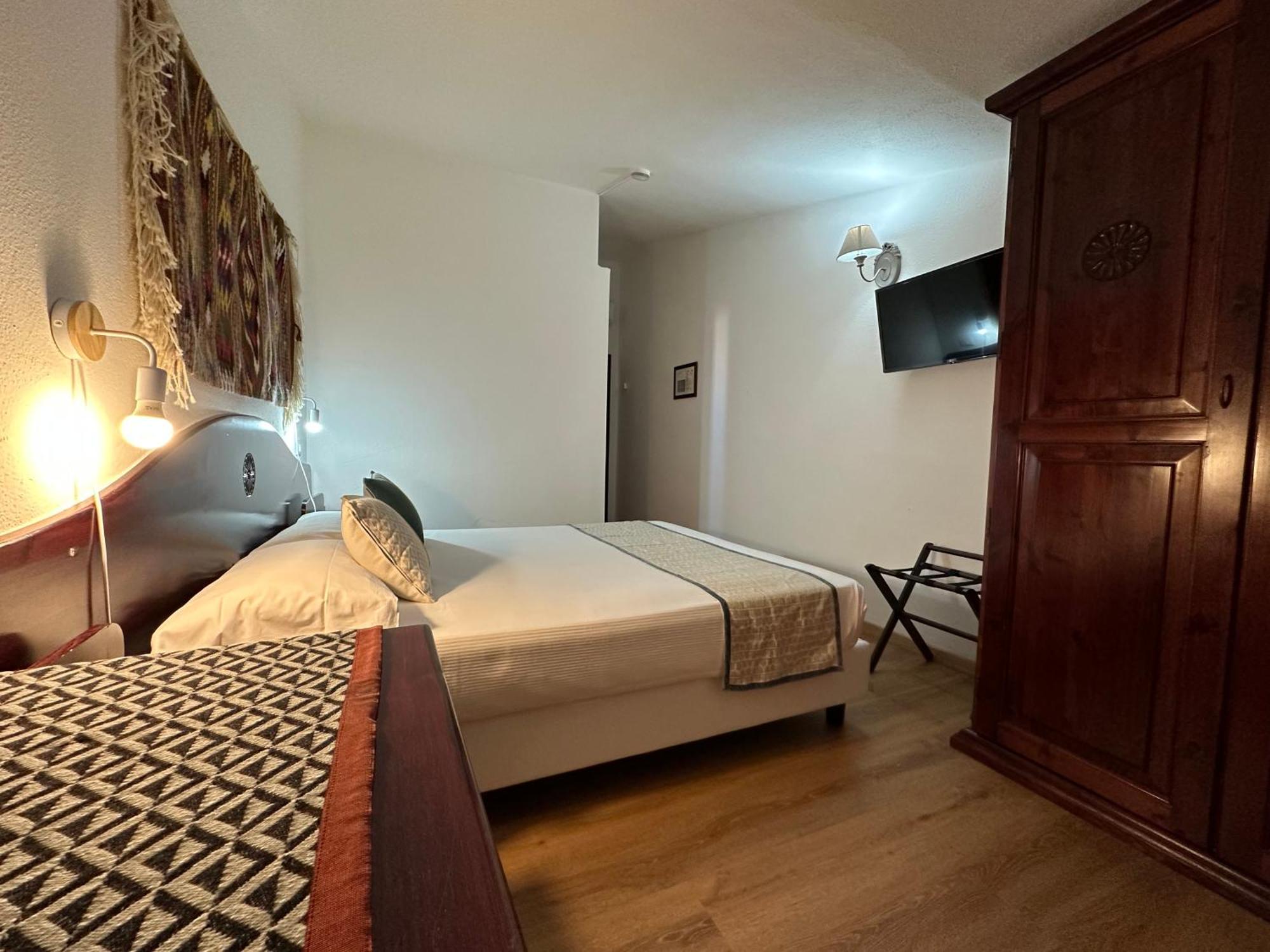 Hotel S'ortale Con Parcheggio Interno E Ristorante All'aperto